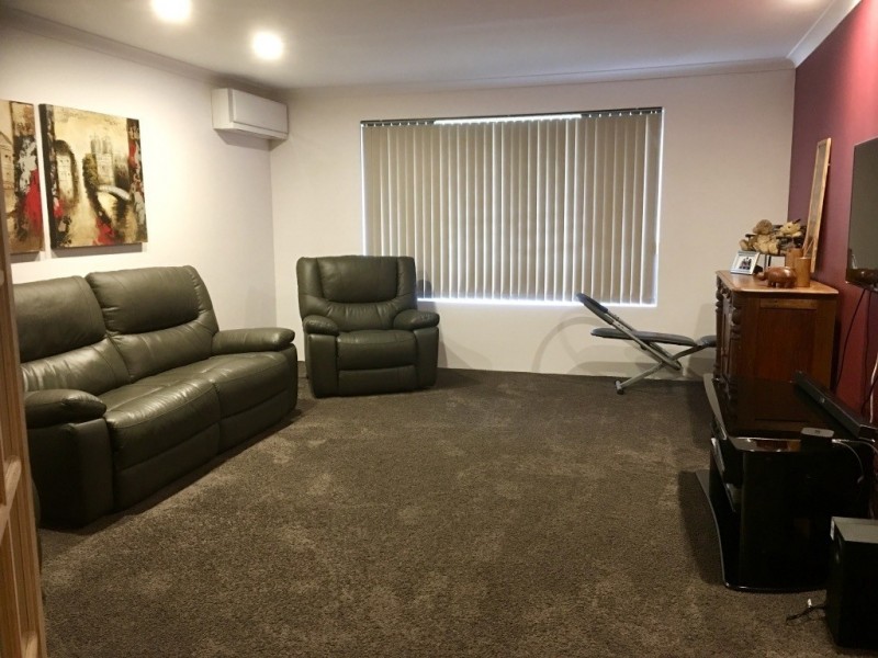 7 Bookara view, Lakelands WA 6180