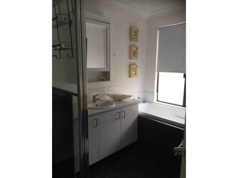 7 Bookara view, Lakelands WA 6180