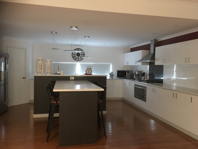 7 Bookara view, Lakelands WA 6180