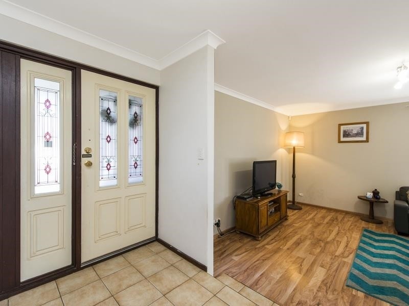 15 Rails Crescent, Wungong WA 6112