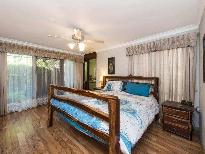 15 Rails Crescent, Wungong WA 6112