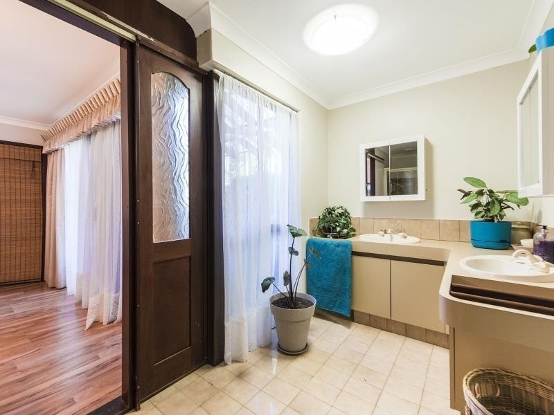 15 Rails Crescent, Wungong WA 6112