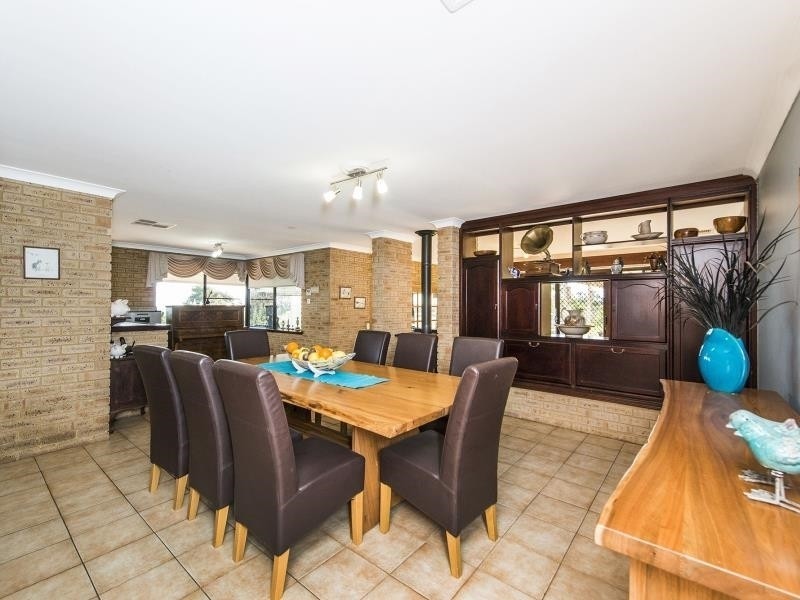 15 Rails Crescent, Wungong WA 6112