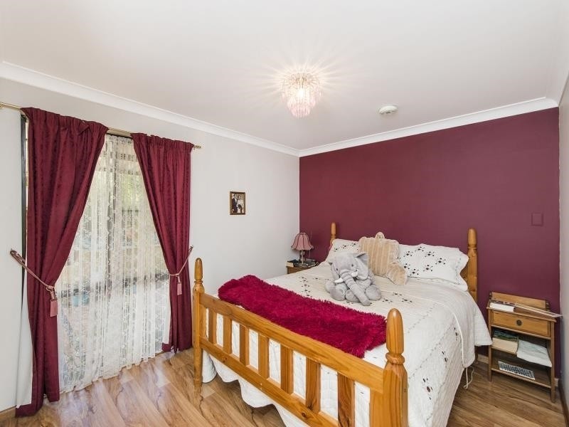 15 Rails Crescent, Wungong WA 6112