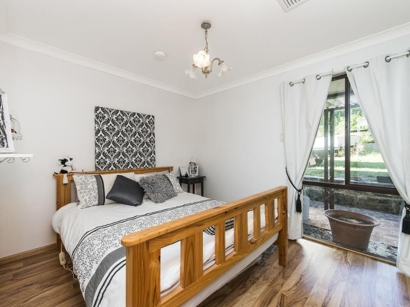 15 Rails Crescent, Wungong WA 6112