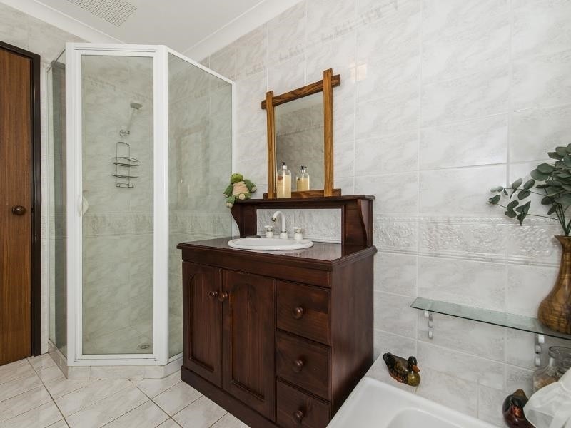 15 Rails Crescent, Wungong WA 6112