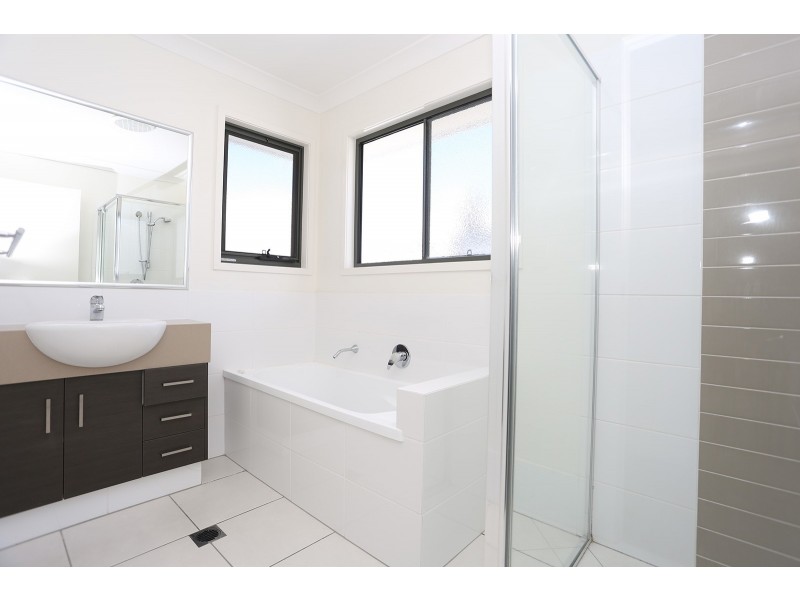 15 Willow Rise Drive, Waterford QLD 4133