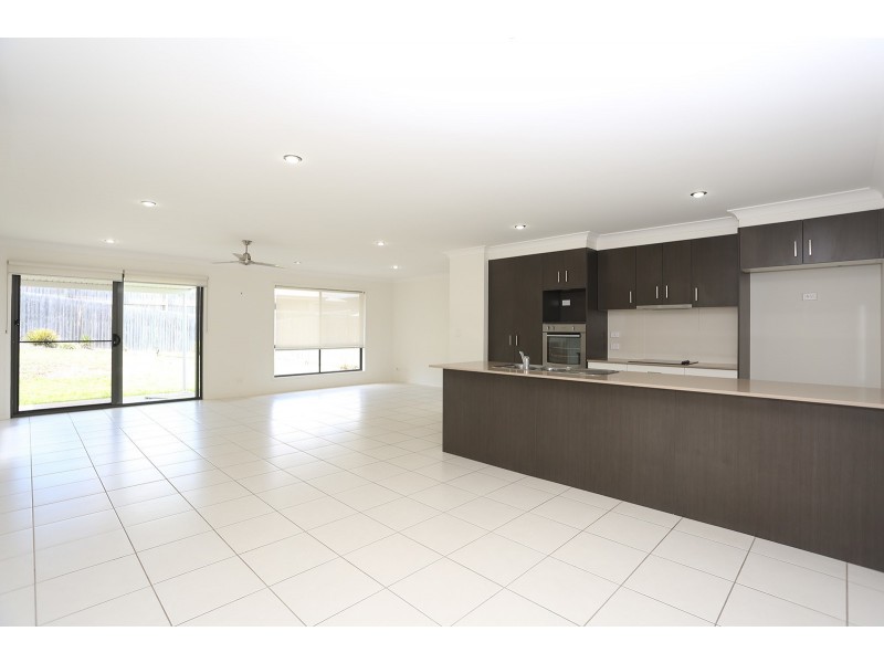 15 Willow Rise Drive, Waterford QLD 4133