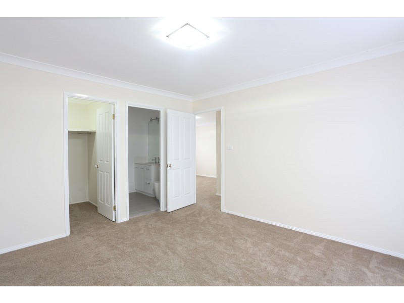 8 Gungarlin Drive, Horningsea Park NSW 2171