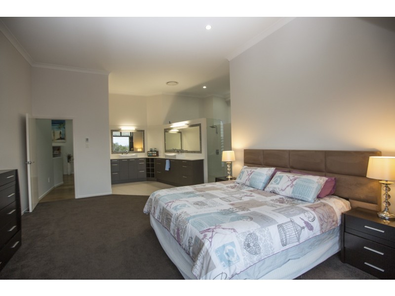 37 Ocean Street, Tannum Sands QLD 4680