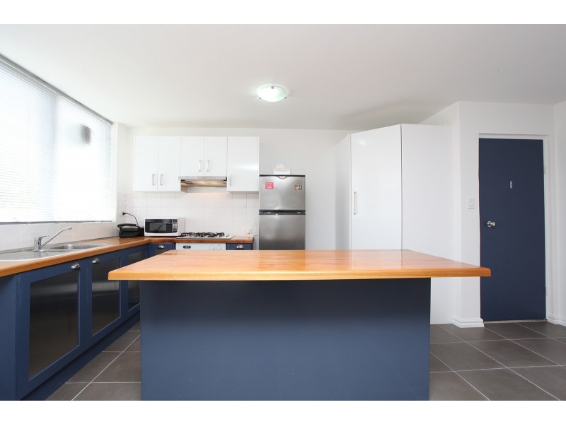 10/10 Heather Avenue, Brooklyn VIC 3012