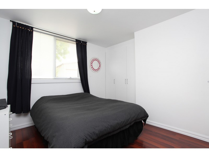 10/10 Heather Avenue, Brooklyn VIC 3012