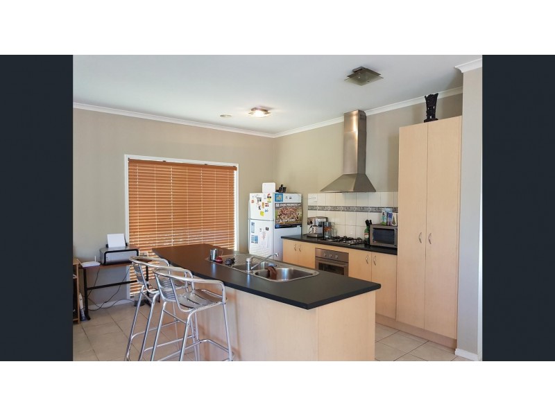 16 Green Hill Place, Craigieburn VIC 3064