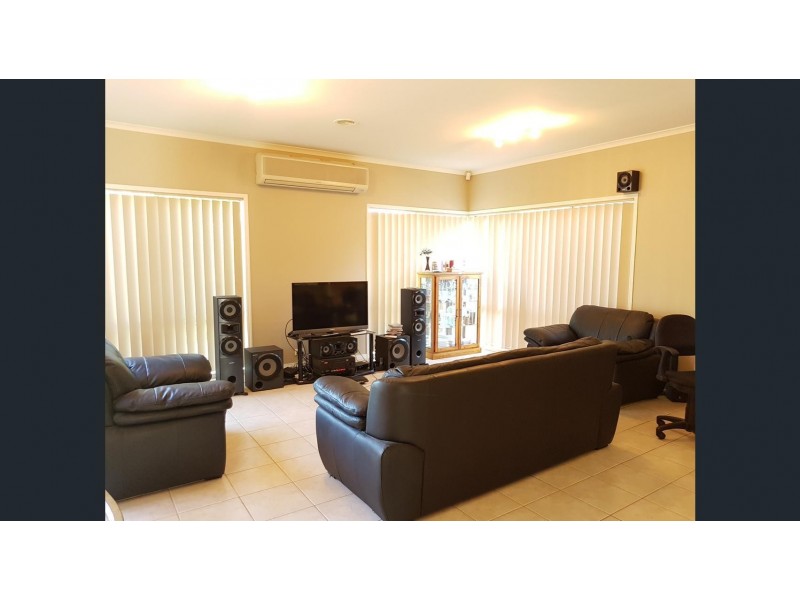 16 Green Hill Place, Craigieburn VIC 3064