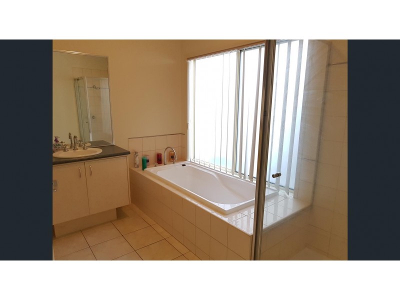 16 Green Hill Place, Craigieburn VIC 3064