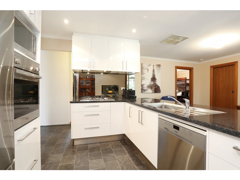 39 Clearwater Crescent, Seaford Rise SA 5169