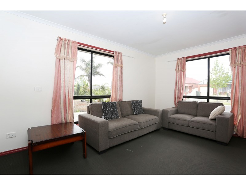 27 Bradworth  Street, Craigieburn VIC 3064