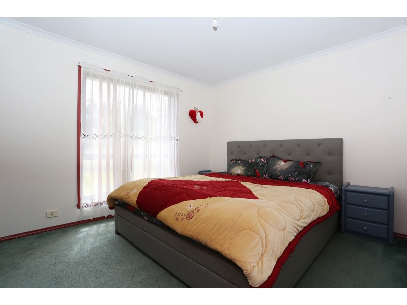 27 Bradworth  Street, Craigieburn VIC 3064