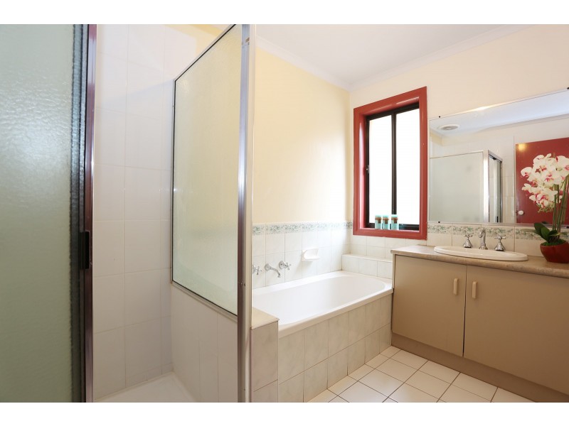 27 Bradworth  Street, Craigieburn VIC 3064