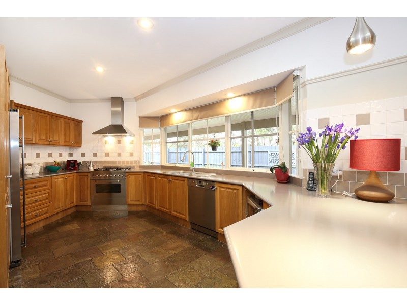 16 Cutler Close, Ferntree Gully VIC 3156