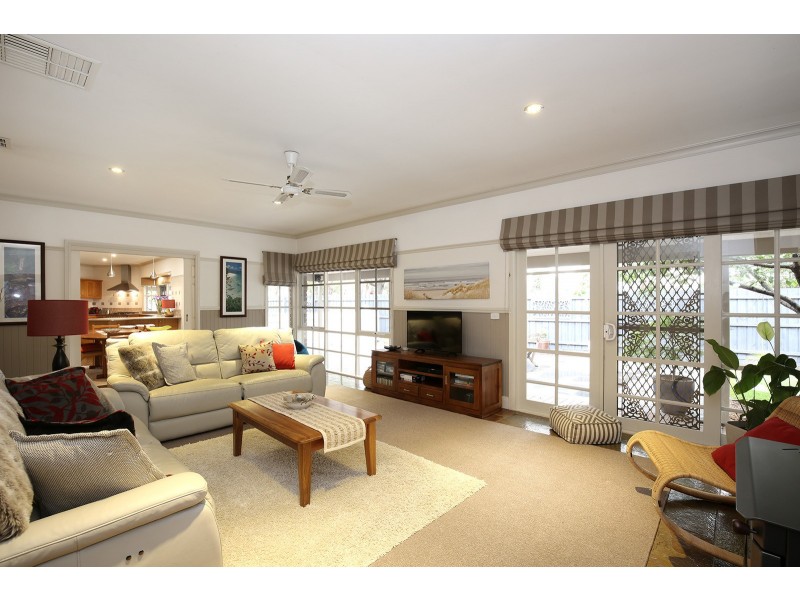 16 Cutler Close, Ferntree Gully VIC 3156