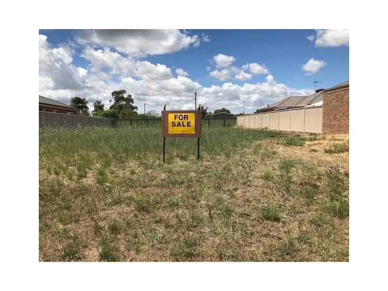 4 Wing Crescent, Mulwala NSW 2647