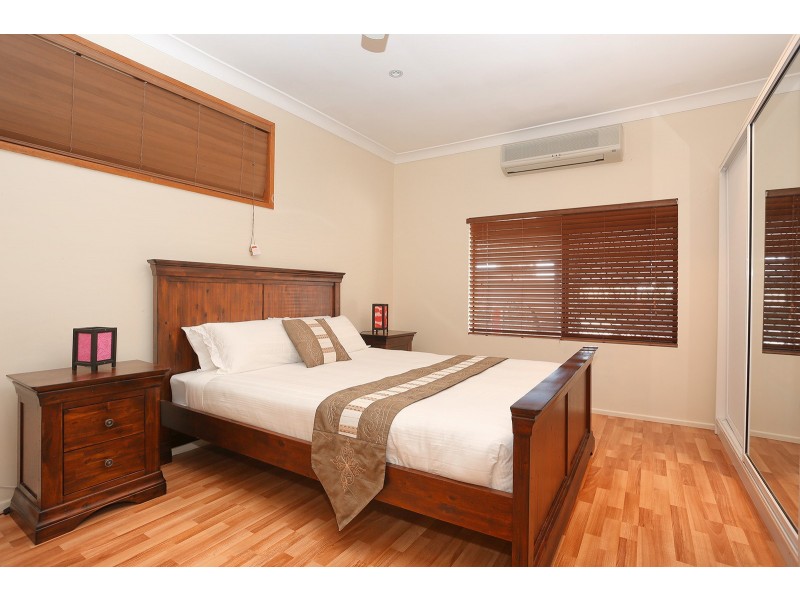 108 Oceanic Drive, Mermaid Waters QLD 4218