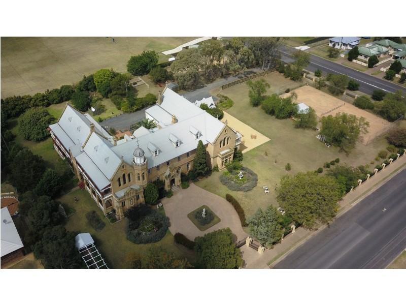 8 Locke Street, Warwick QLD 4370