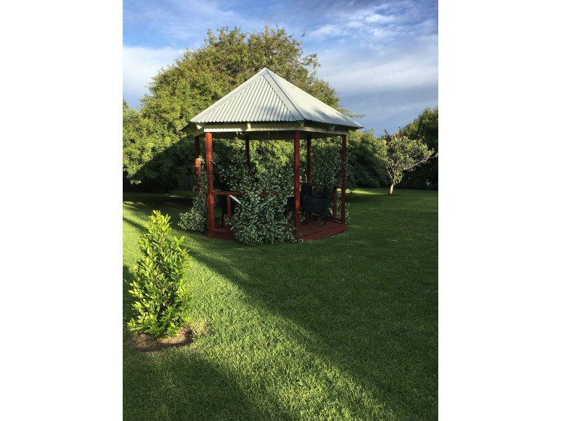 8 Locke Street, Warwick QLD 4370