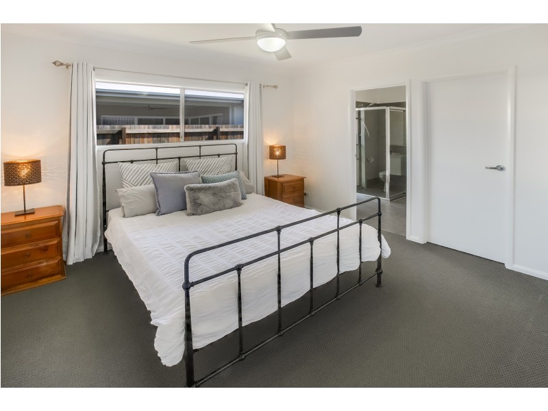 4 Jade Crescent, Caloundra West QLD 4551
