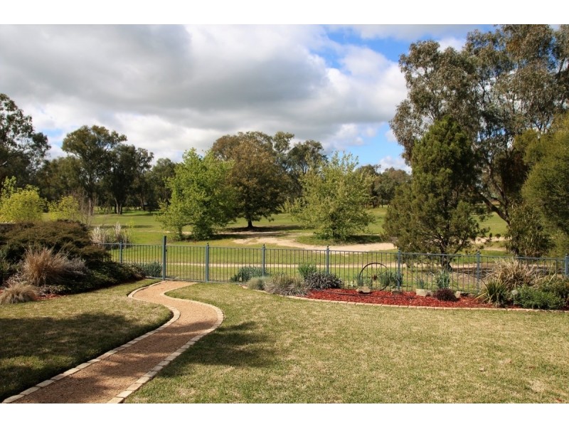 27 The Grove, Thurgoona NSW 2640