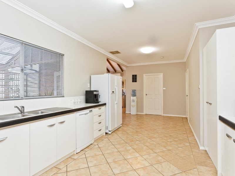 13 Devon Court, Oakford WA 6121