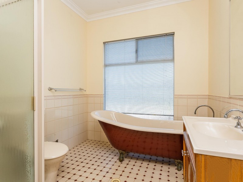 13 Devon Court, Oakford WA 6121