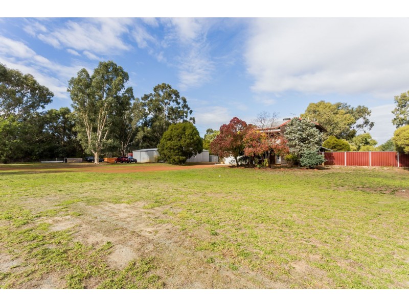 13 Devon Court, Oakford WA 6121