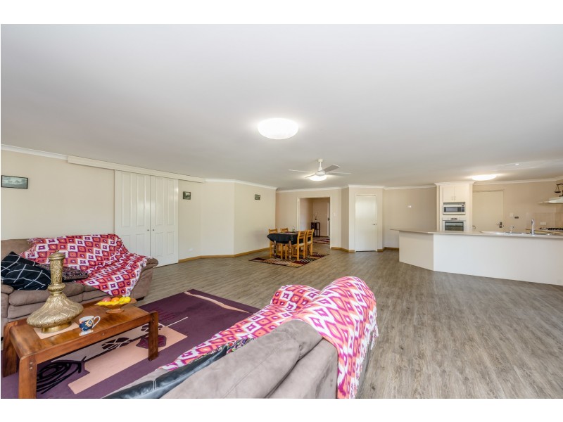17 Candlebark Drive, Strathalbyn WA 6530
