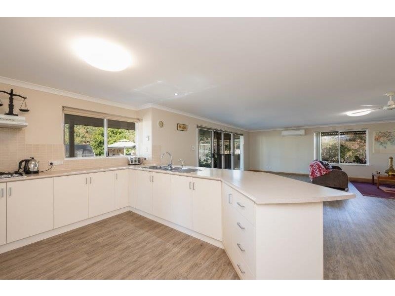 17 Candlebark Drive, Strathalbyn WA 6530