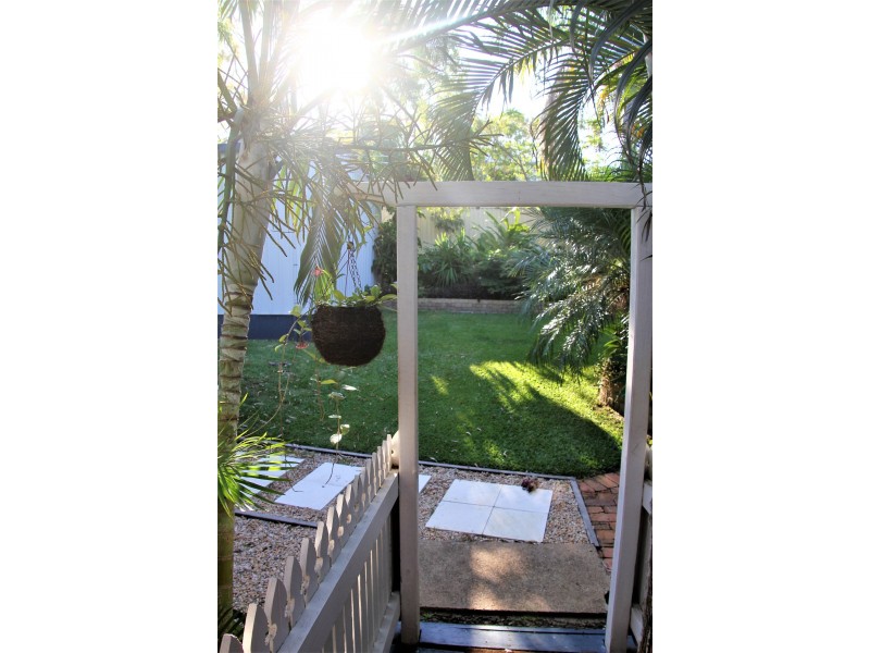 56 Matthew Flinders Drive, Cooee Bay QLD 4703