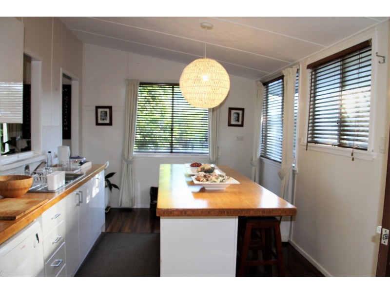 56 Matthew Flinders Drive, Cooee Bay QLD 4703