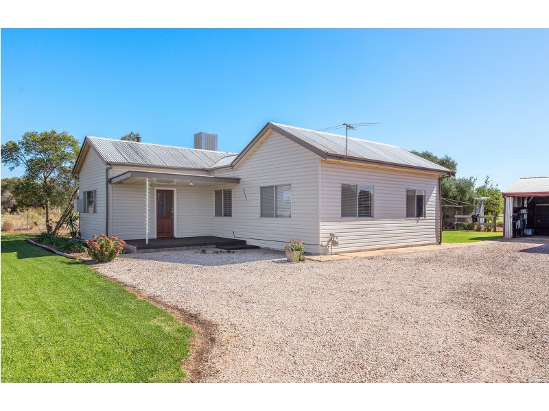 2240 Curran Road, Yenda NSW 2681