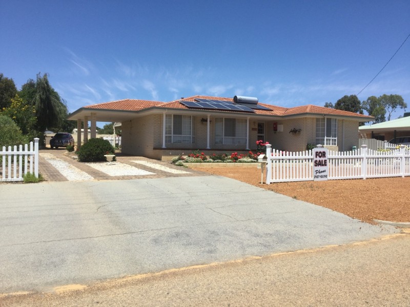14 Suburban Rd, Quairading WA 6383