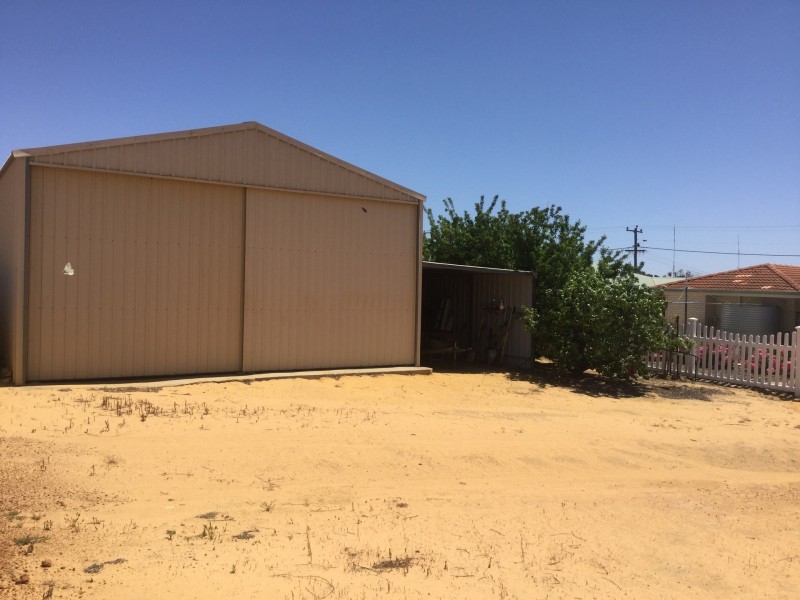 14 Suburban Rd, Quairading WA 6383