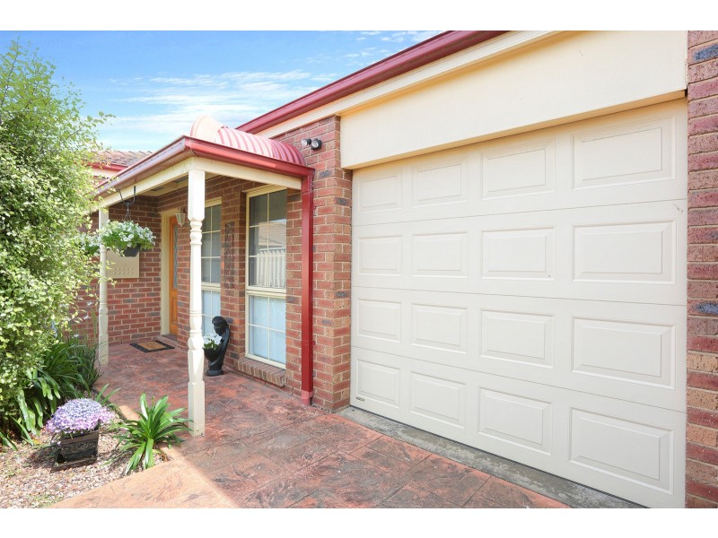 2/30 Newham Way, Altona Meadows VIC 3028