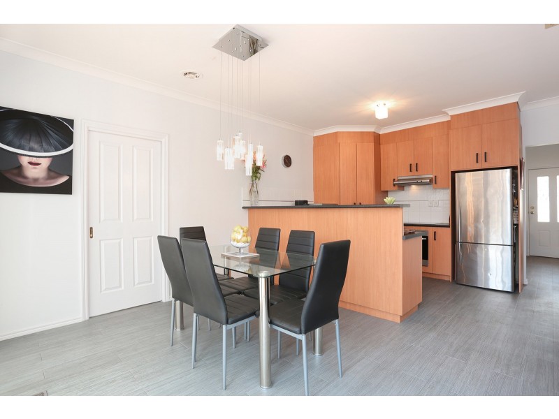 2/30 Newham Way, Altona Meadows VIC 3028