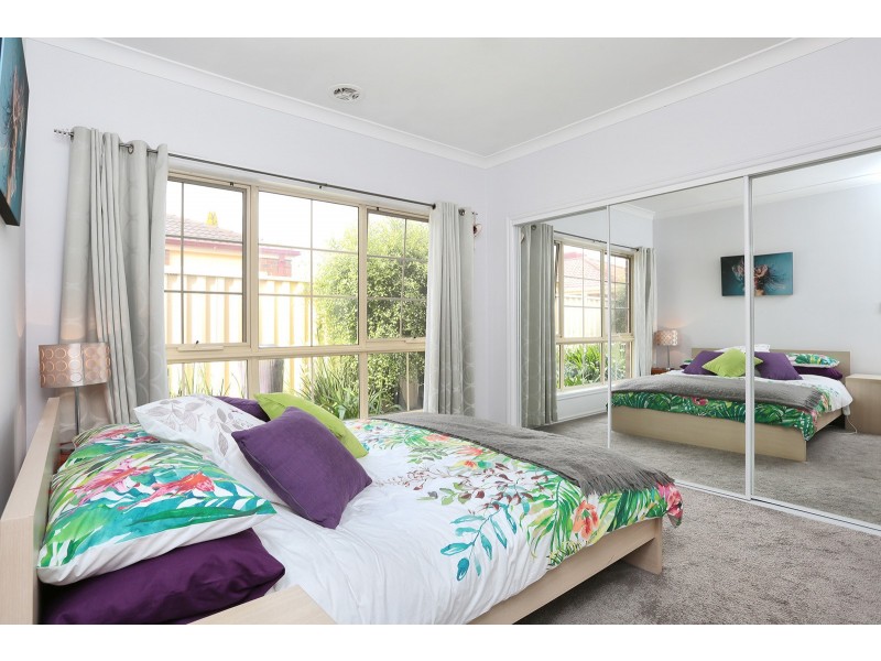 2/30 Newham Way, Altona Meadows VIC 3028