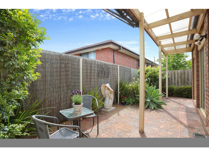 2/30 Newham Way, Altona Meadows VIC 3028