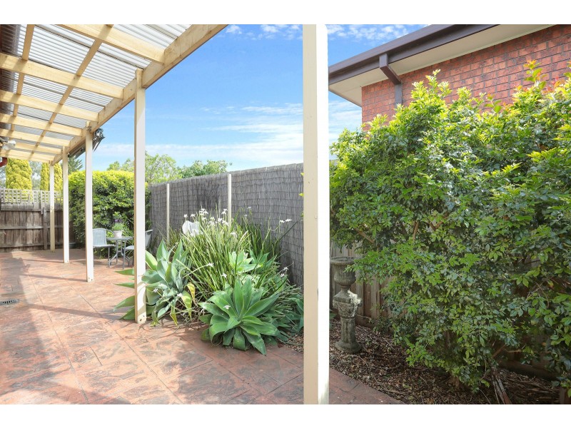 2/30 Newham Way, Altona Meadows VIC 3028