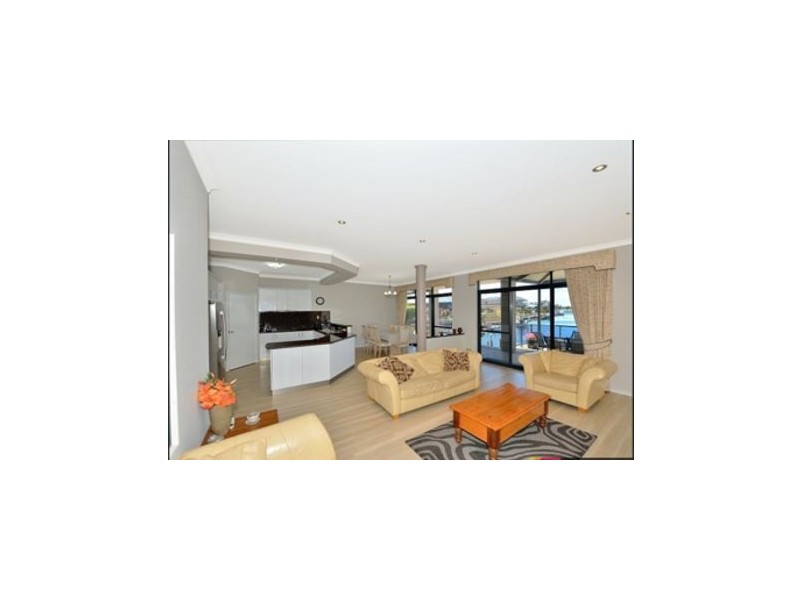 5 Fistina Ramble, Halls Head WA 6210