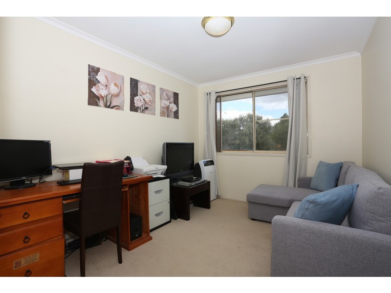 8 Frank Oliveri Drive, Chipping Norton NSW 2170