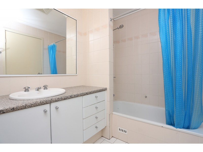 8 Frank Oliveri Drive, Chipping Norton NSW 2170