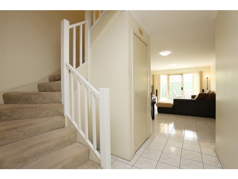 8 Frank Oliveri Drive, Chipping Norton NSW 2170